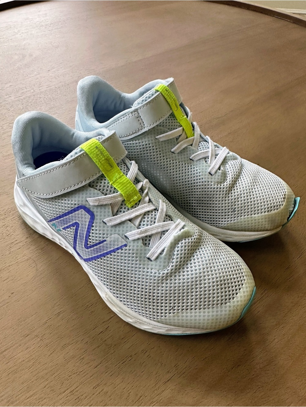 New Balance Fresh Foam Arishi v4 Kids Hook & Loop, Size 3 Big Kid